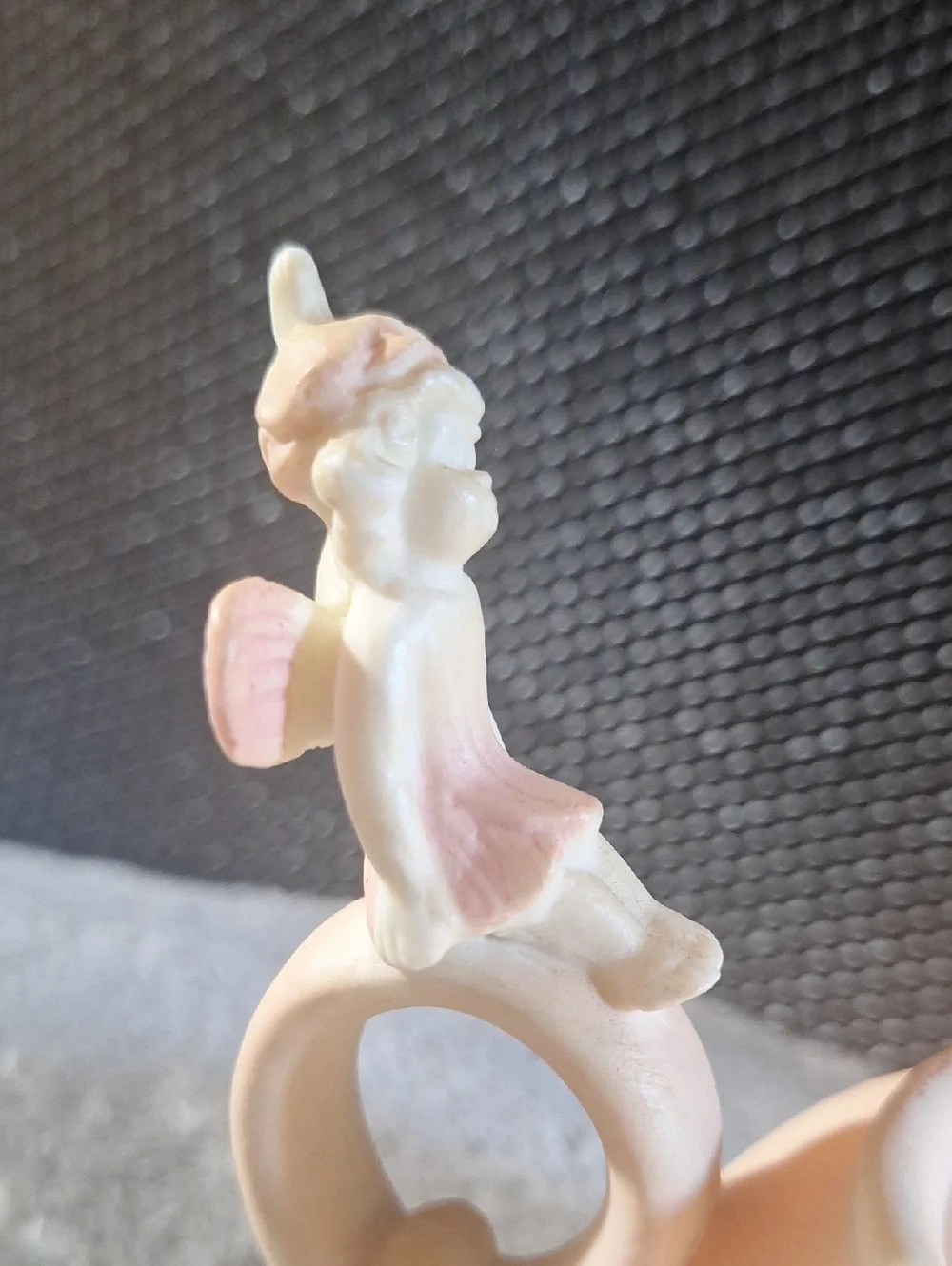 Porcelain Tealight Warmer with Floral Relief - Pink Cream - Picture 5 of 7